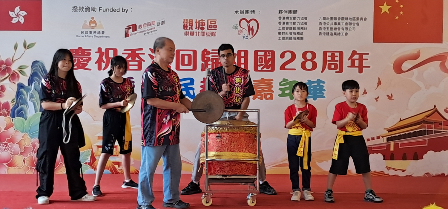 台上表演带动现场气氛